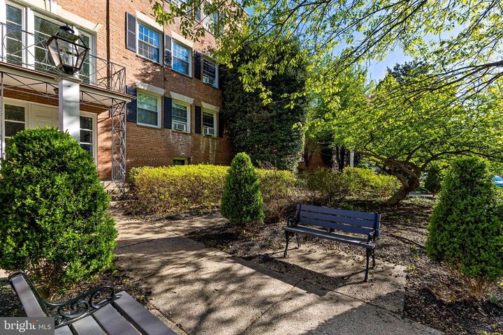 Property Photo:  5003 10th Street S 5  VA 22204 