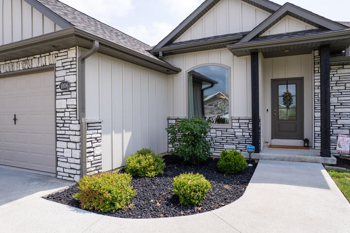 Property Photo:  1806 Stillpoint Ct  MO 65203 