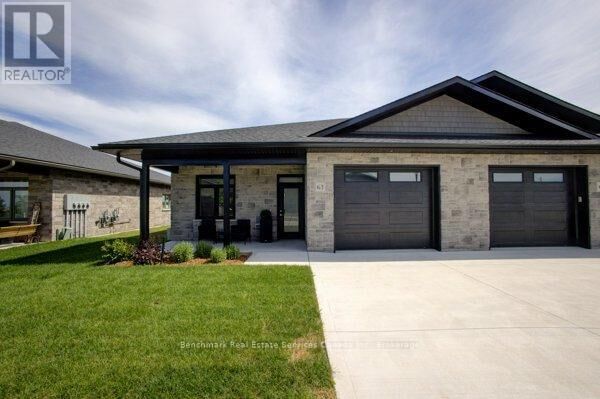 63 Cavalier Crescent — photo 1