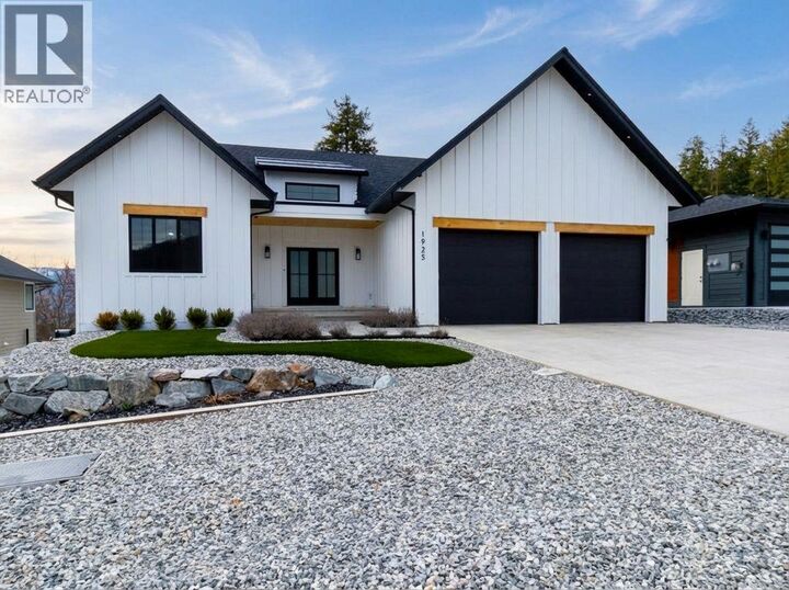 Property Photo: 1925 35 Street Northeast BC V1E 1M9