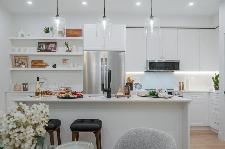 Property Photo:  46187 Thomas Road 405  BC V2R 6H3 