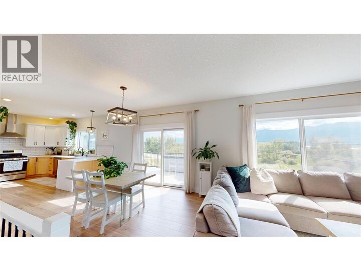 825 Selkirk Drive — photo 1