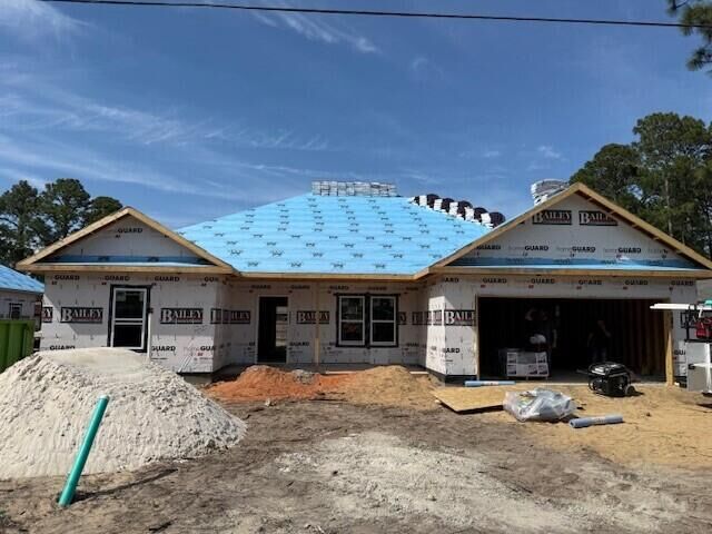 Property Photo:  565 W Pine Street  FL 32569 