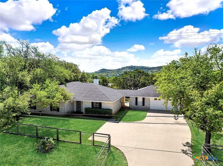 Property Photo:  1106 Amanda  TX 78133 