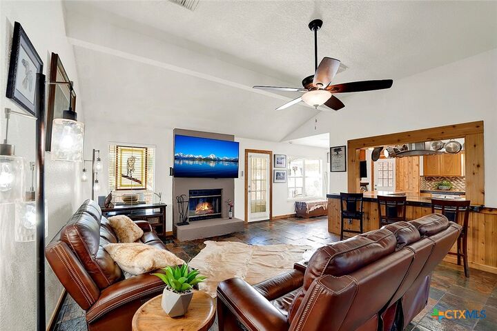 Property Photo:  1106 Amanda  TX 78133 