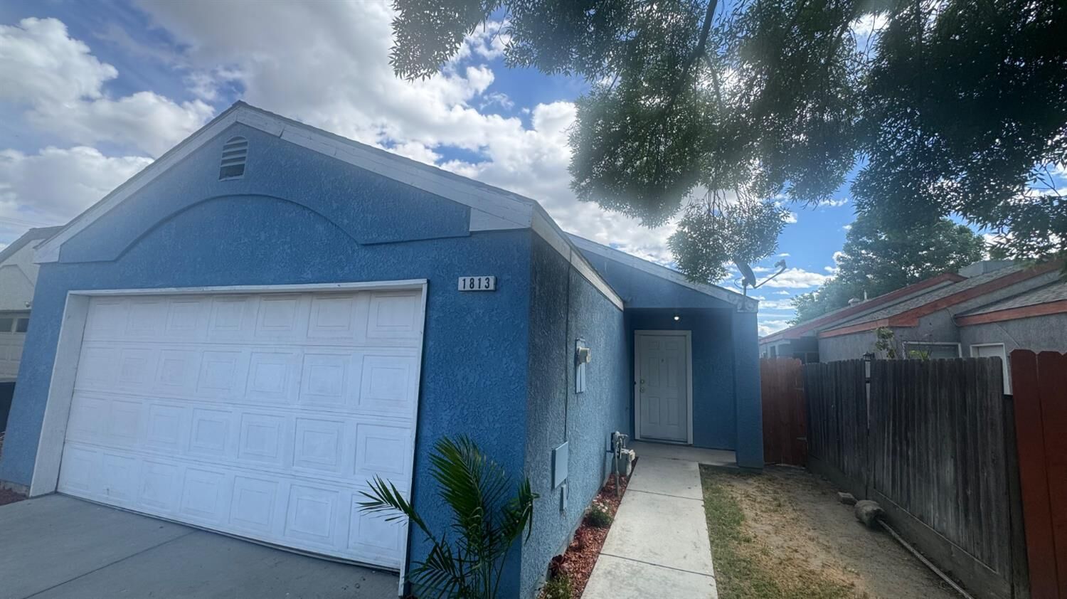 Property Photo:  1813 Josephine Avenue  CA 93212 