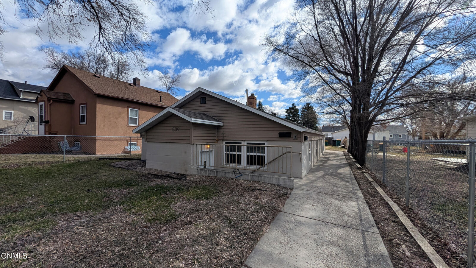 Property Photo: 509 N 15th Street ND 58501
