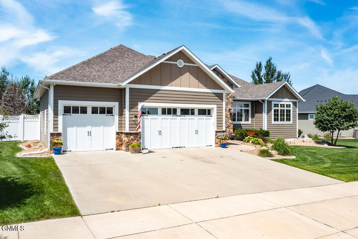 Property Photo:  3316 Clairmont Road  ND 58503 