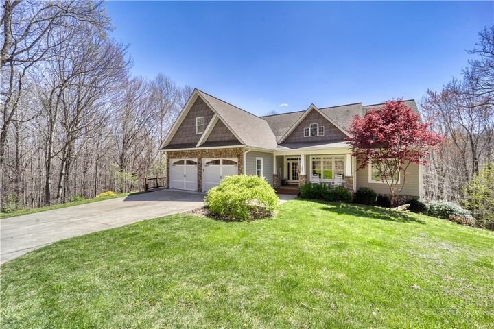 Property Photo:  142 Fairway Oaks Drive  NC 28694 