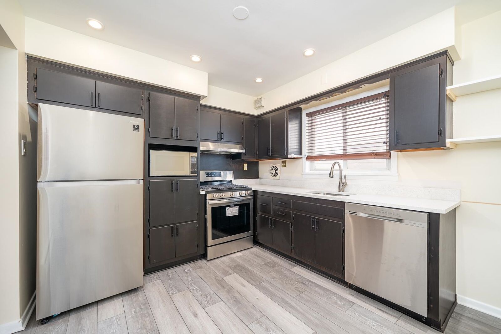 Property Photo:  121 Ogden Ave 2  NJ 07307 