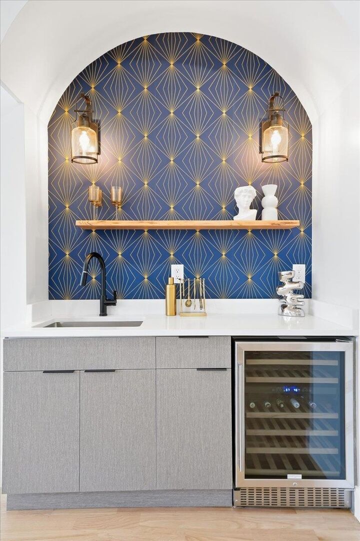 Property Photo:  81 Lexington Ave 1  NJ 07304 