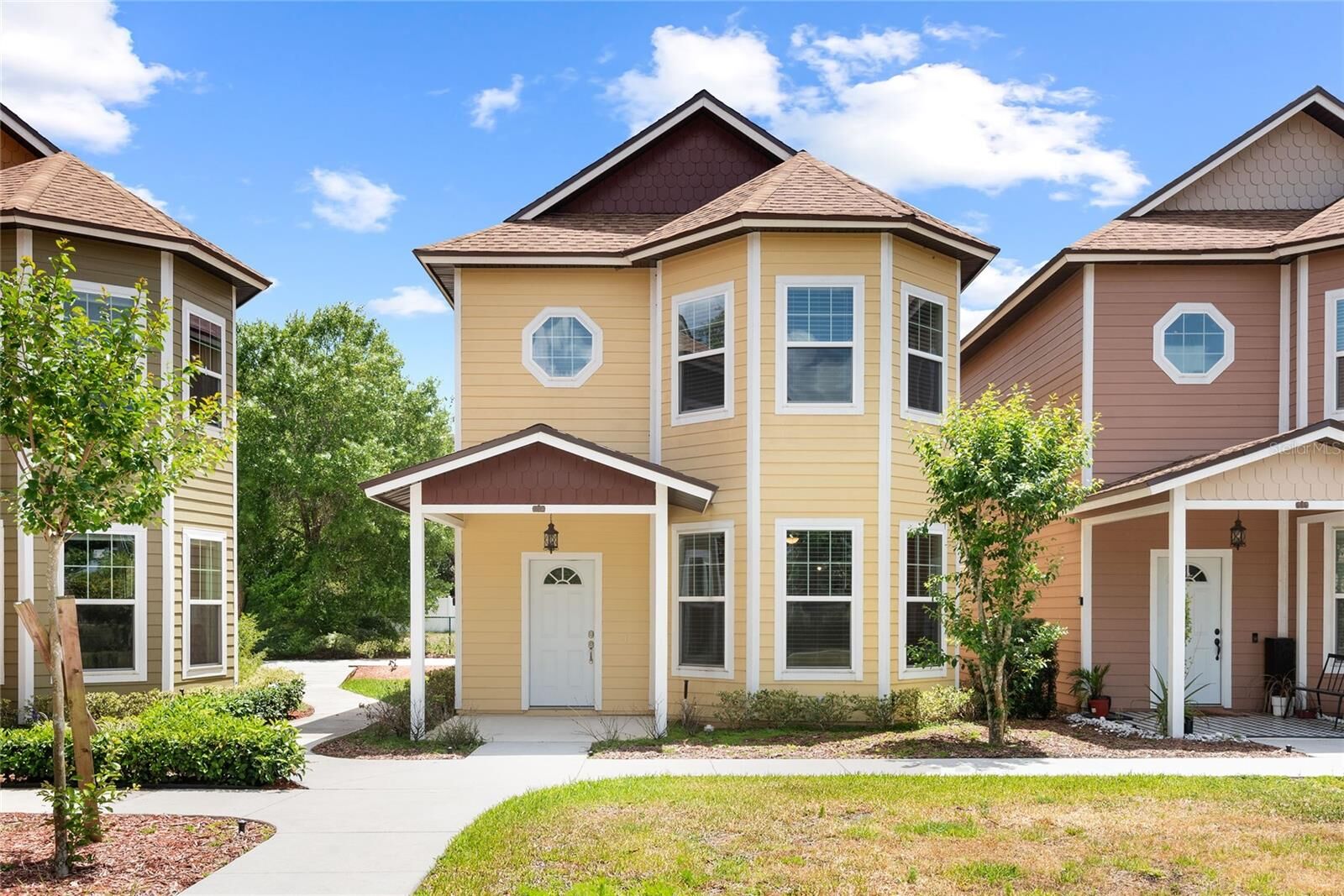 Property Photo: 537 Sunbranch Lane FL 32707