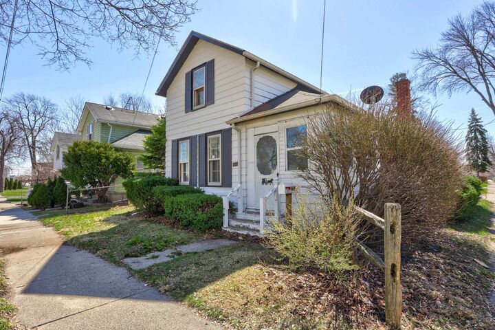 Property Photo:  723 Union Avenue  MI 48602 