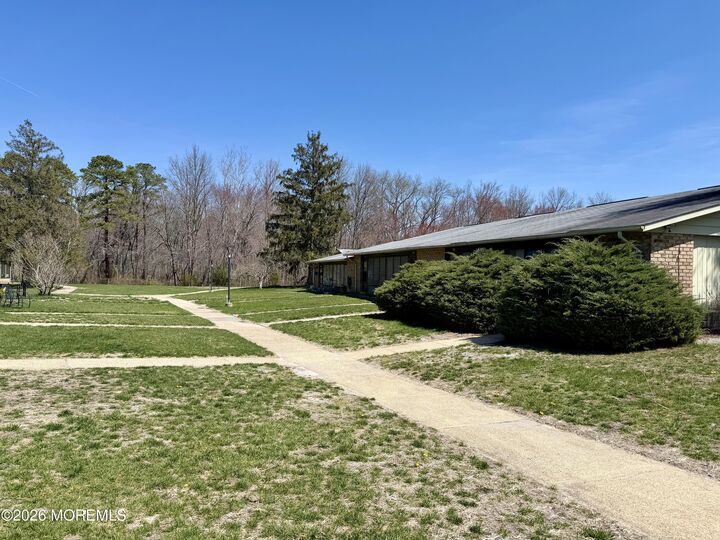 Property Photo:  20 Yorkshire Court  NJ 08759 