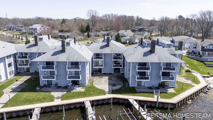Property Photo: 400 Lakeview Court MI 49456