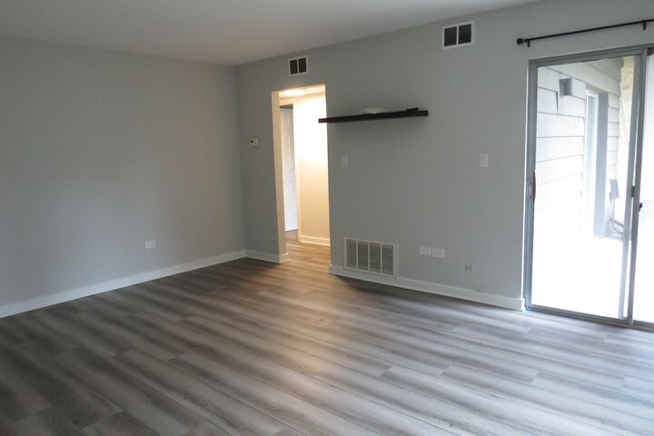 Property Photo:  6182 Pinewood Court 107  IL 60527 