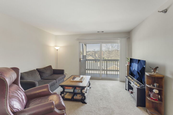 Property Photo:  208 Glengarry Drive 301  IL 60108 