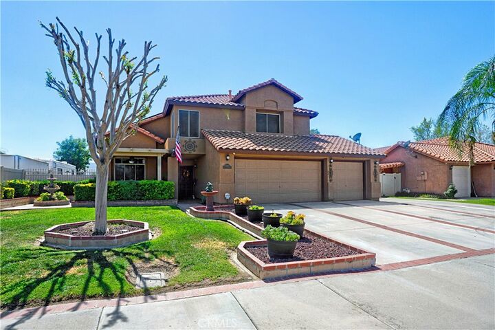 Property Photo: 42807 Avenida Tigre CA 92544