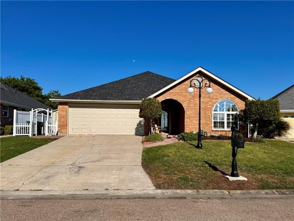 Property Photo: 211 Chimaera Lane LA 70458
