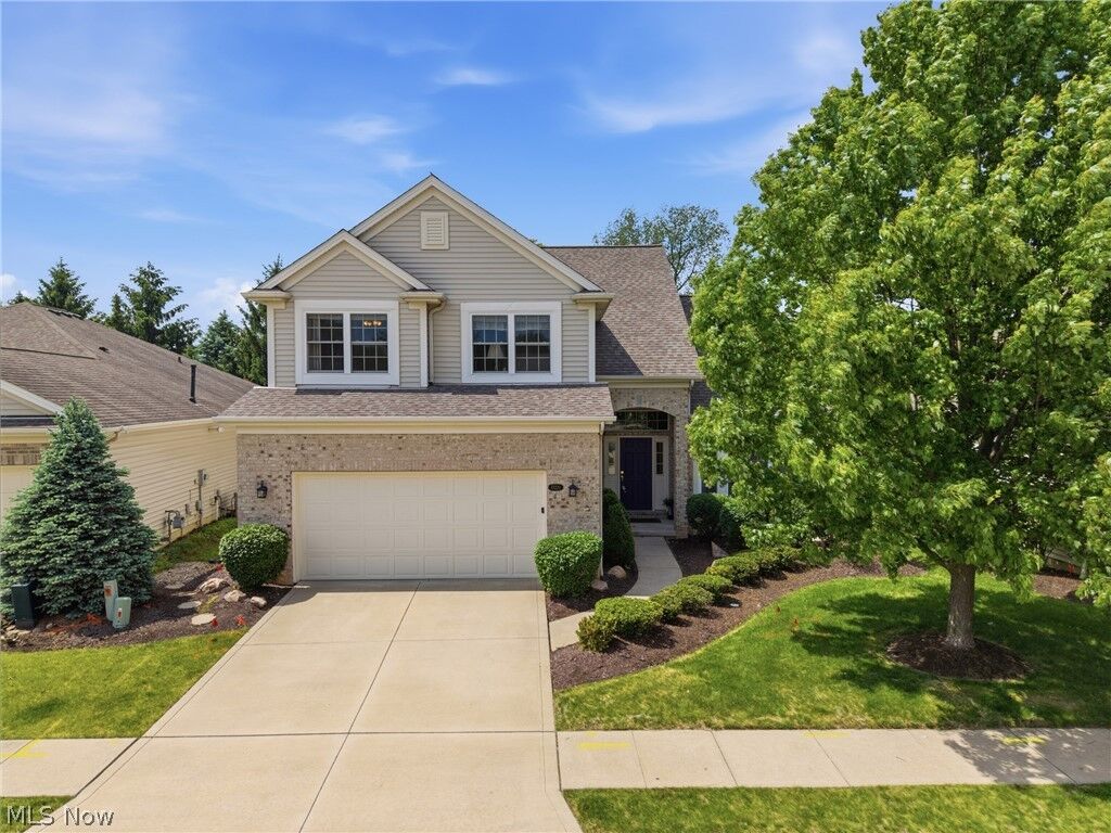 Property Photo:  15220 Chestnut Oak Lane  OH 44149 