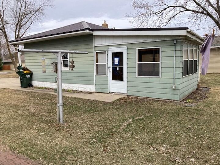 Property Photo:  633 Stearns Avenue  MN 56362 