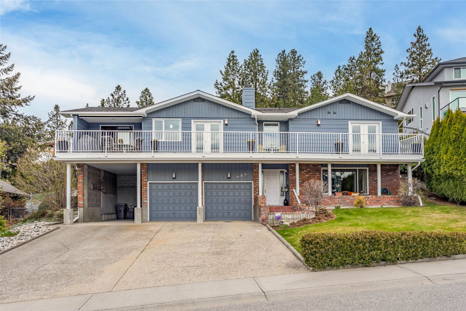 Property Photo:  989 Monashee Place  BC V1V 1J5 