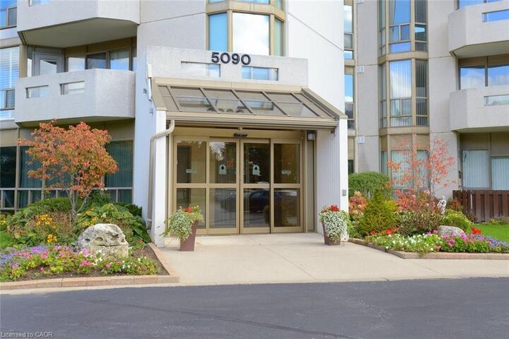 Property Photo: 5090 Pinedale Avenue 501 ON L7L 3V8