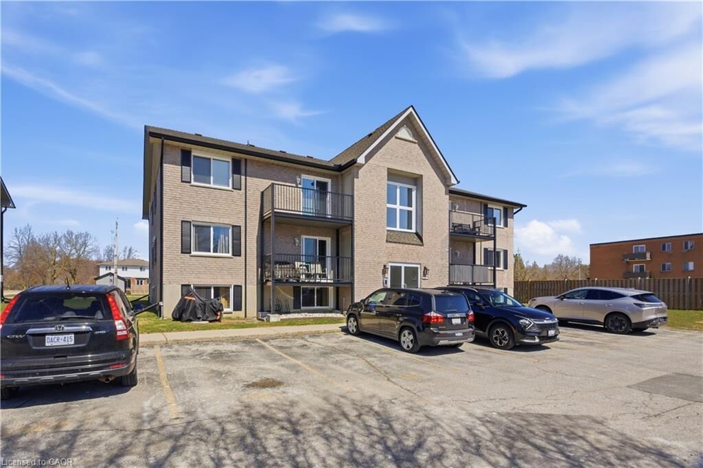 Property Photo: 50 Campbell Court 312 ON N5A 7T6
