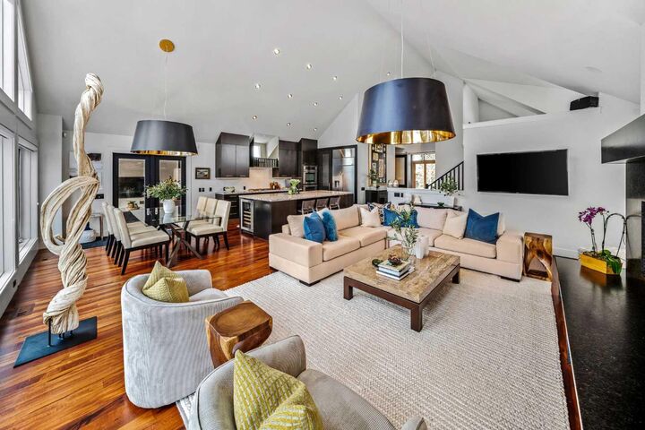 Property Photo:  23 Spring Willow Way SW  AB T3H 5Z3 