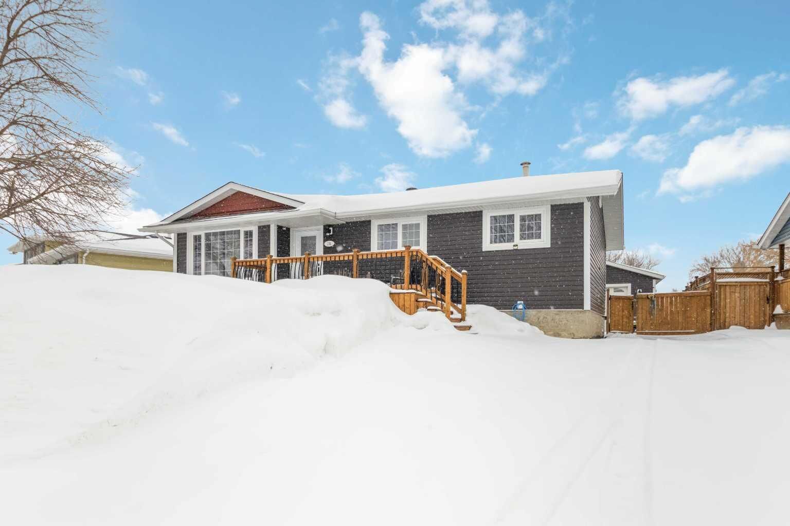 Property Photo:  334 Hillcrest Drive  AB T9H 3X5 