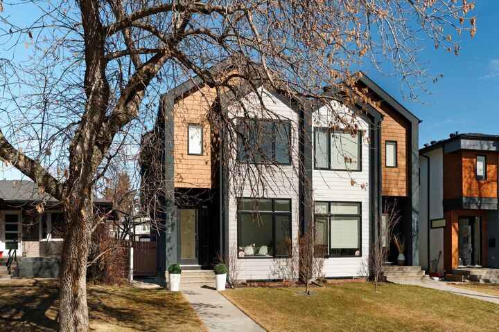 Property Photo:  2112 52 Avenue SW  AB T3E 1K3 