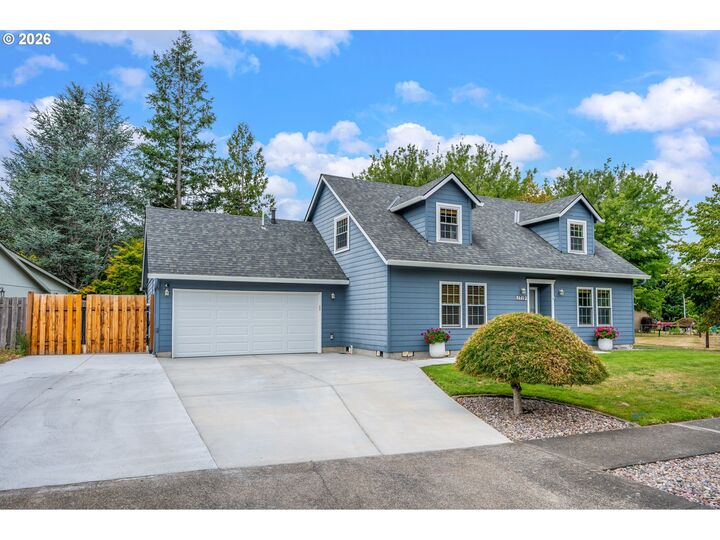 Property Photo:  1719 SE Lewellyn Ave  OR 97060 