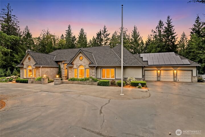 Property Photo:  28726 SE 43rd Place  WA 98024 