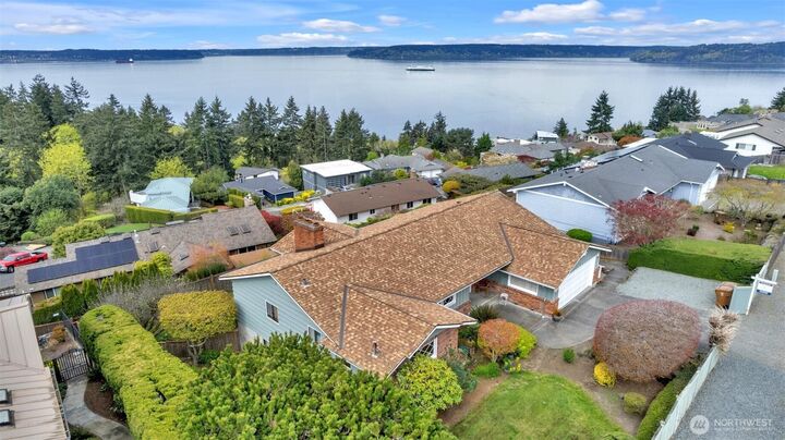 Property Photo: 5714 Sealawn Avenue NE WA 98422