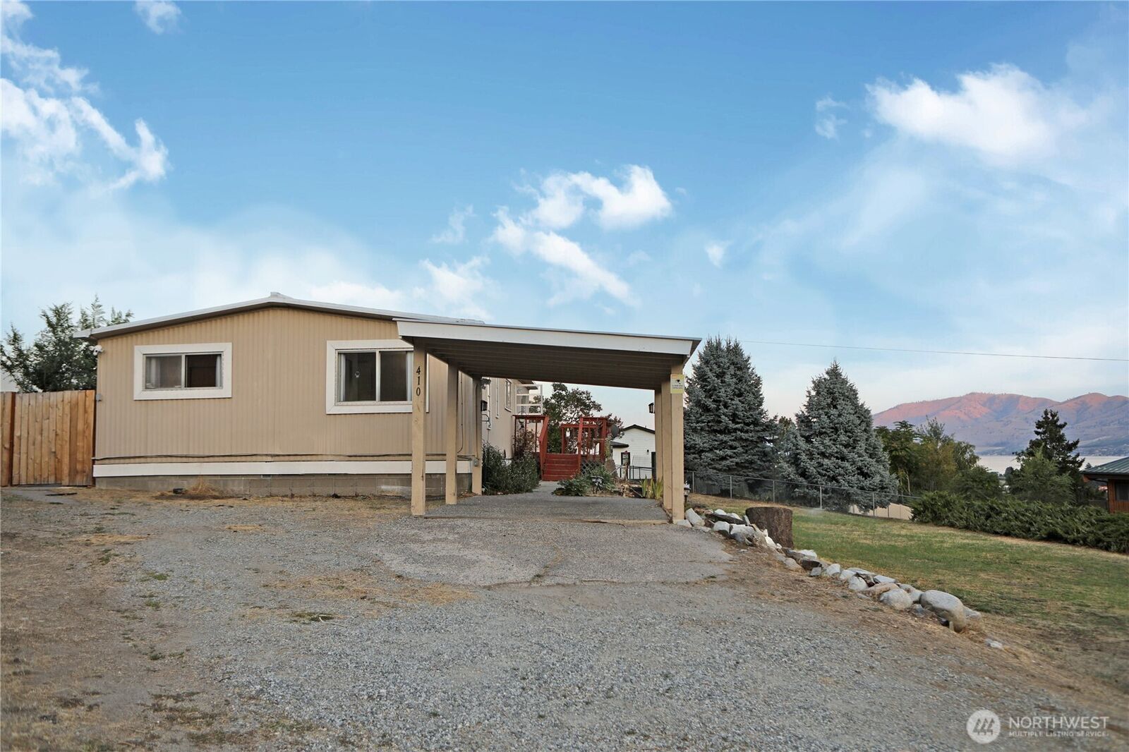 Property Photo:  410  Totem Pole Road  WA 98831 