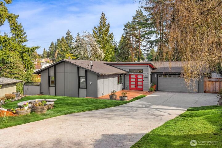 Property Photo: 12211 SE 63rd Place WA 98006