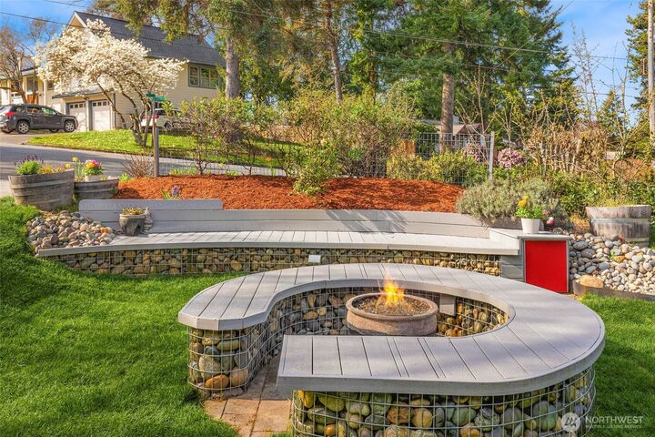 Property Photo:  12211 SE 63rd Place  WA 98006 