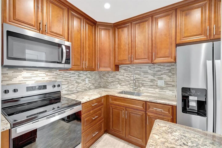 Property Photo:  2400 NE 33rd Avenue 212  FL 33305 