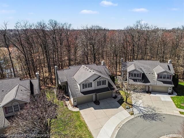Property Photo: 252 Stratford Lane MI 48360