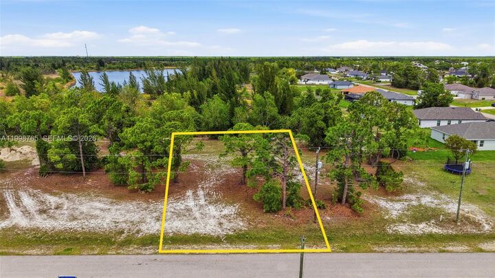 Property Photo: 2813 NW 27th St FL 33993