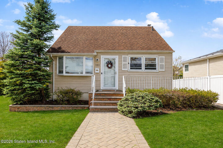 Property Photo:  180 Atlantic Avenue  NY 10304 