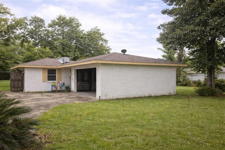 Property Photo:  911 Dolby Street  LA 70605 