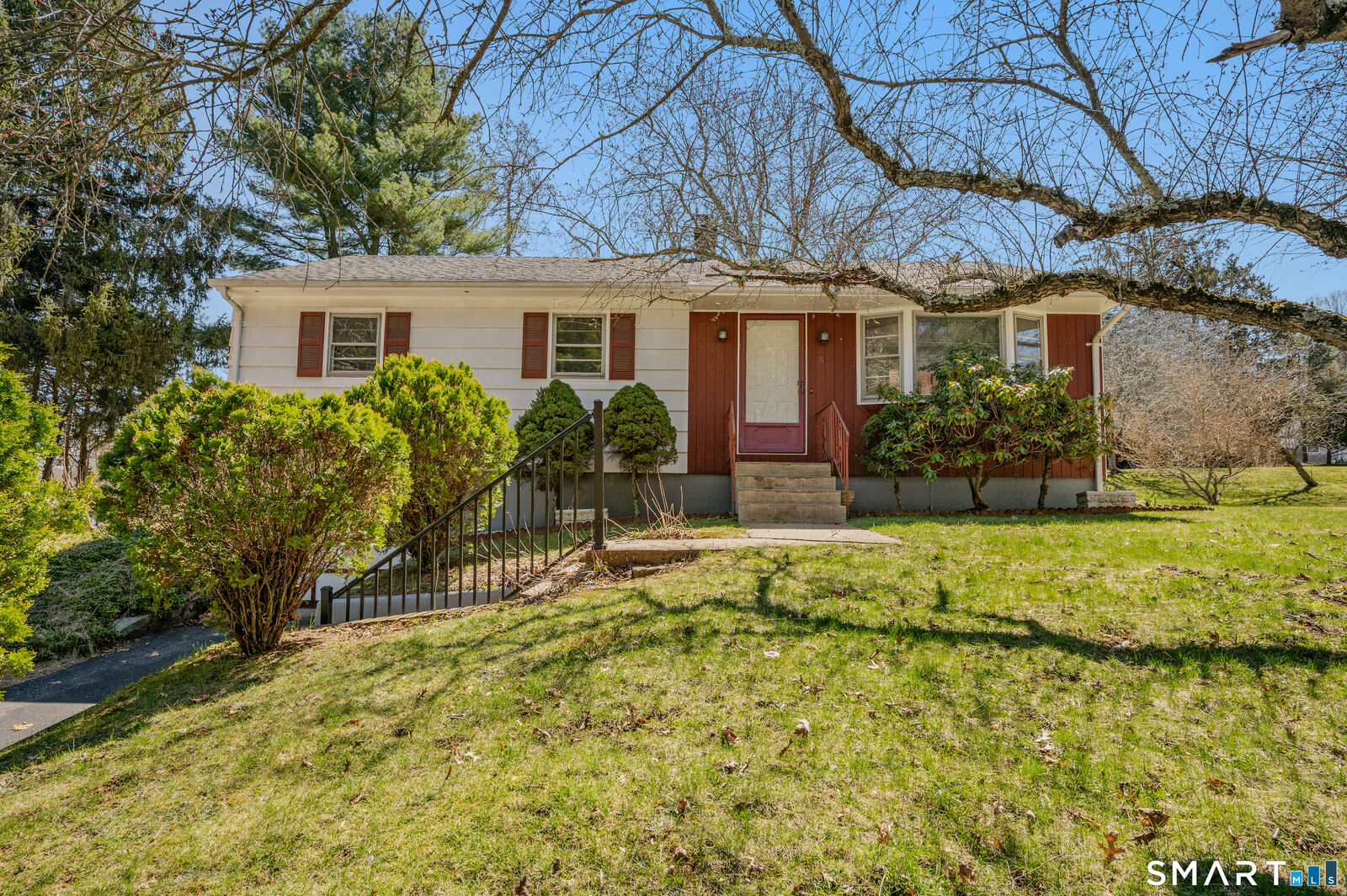 Property Photo:  8 Holly Hill Drive  CT 06382 