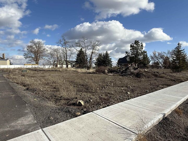 Property Photo: 8604 W Panorama Dr Lot 3 WA 99208