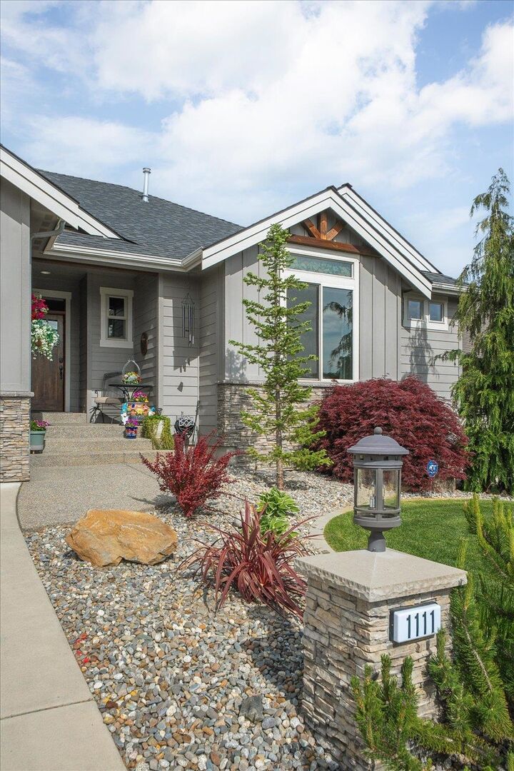 Property Photo:  1111 N River Ridge Blvd  WA 99224 