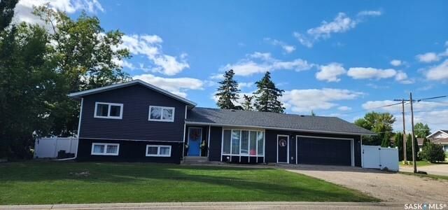 Property Photo:  613 Peters Avenue  SK S0C 2B0 