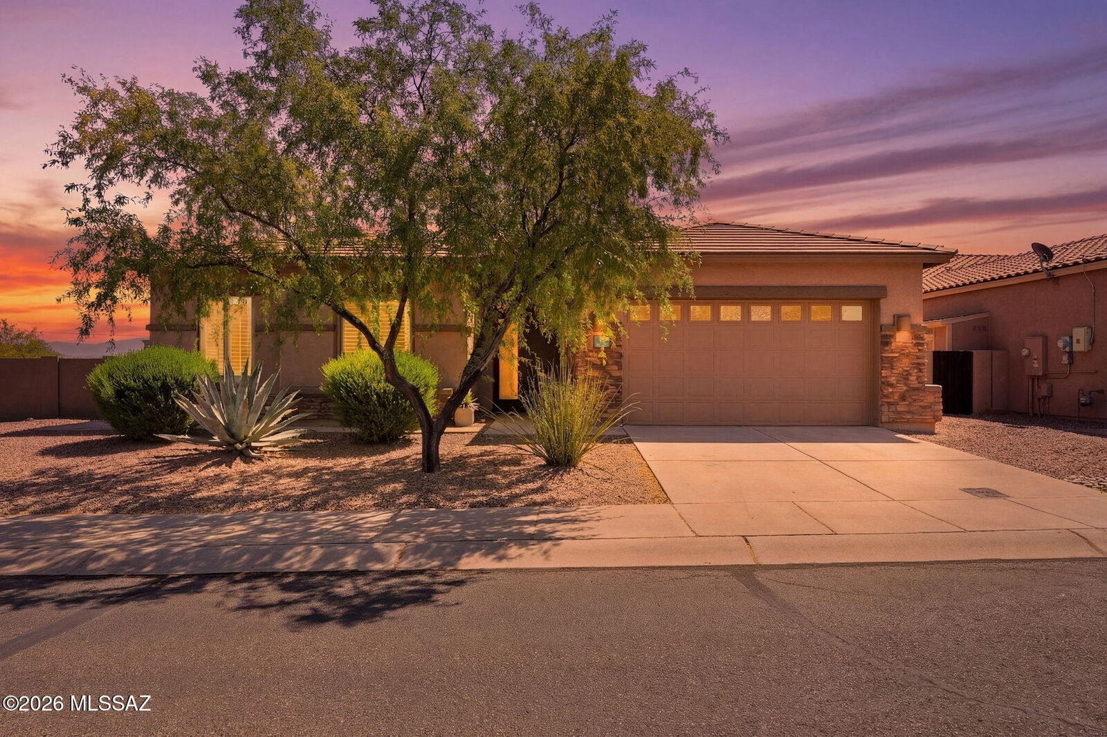 Property Photo: 8640 N Moonfire Drive AZ 85743
