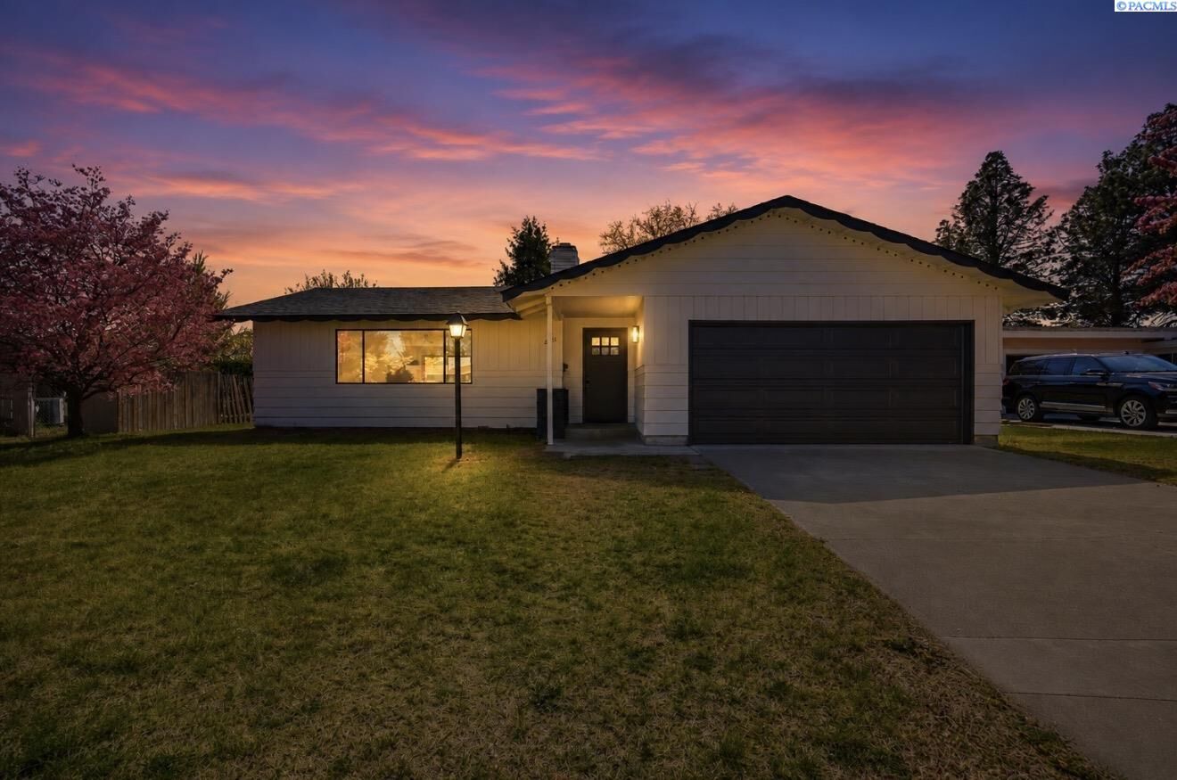 Property Photo:  2421 W Grand Ronde Pl  WA 99336 