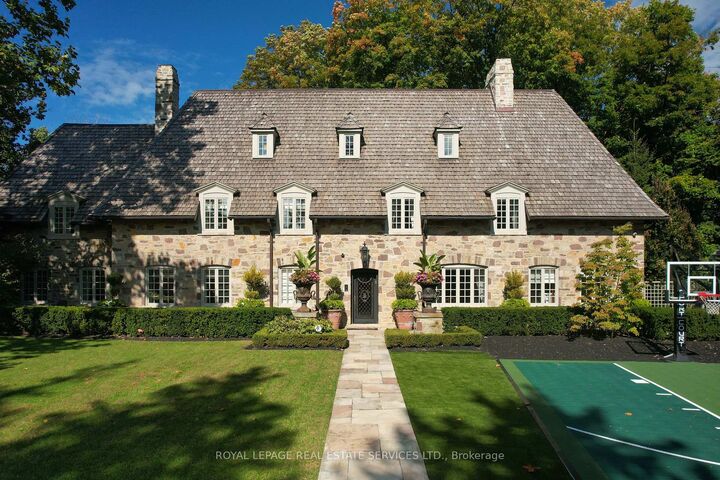 Property Photo:  108 Sandringham Drive  ON M3H 1C9 