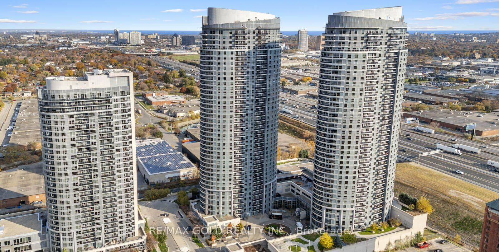 Property Photo:  135 Village Green Square  ON M1S 0G3 